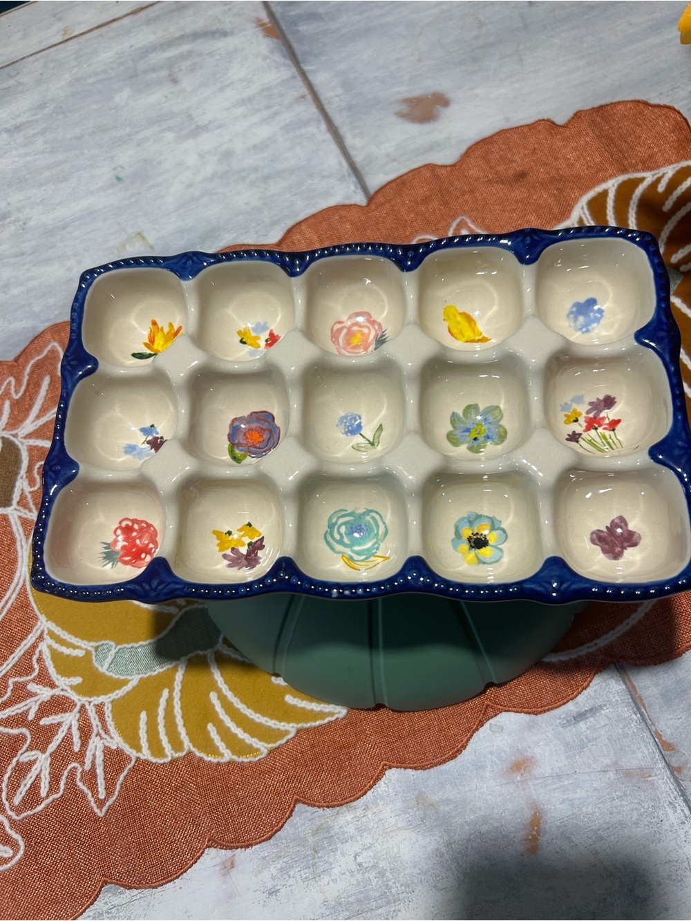 Pioneer Woman Celia Stoneware 15 egg holder